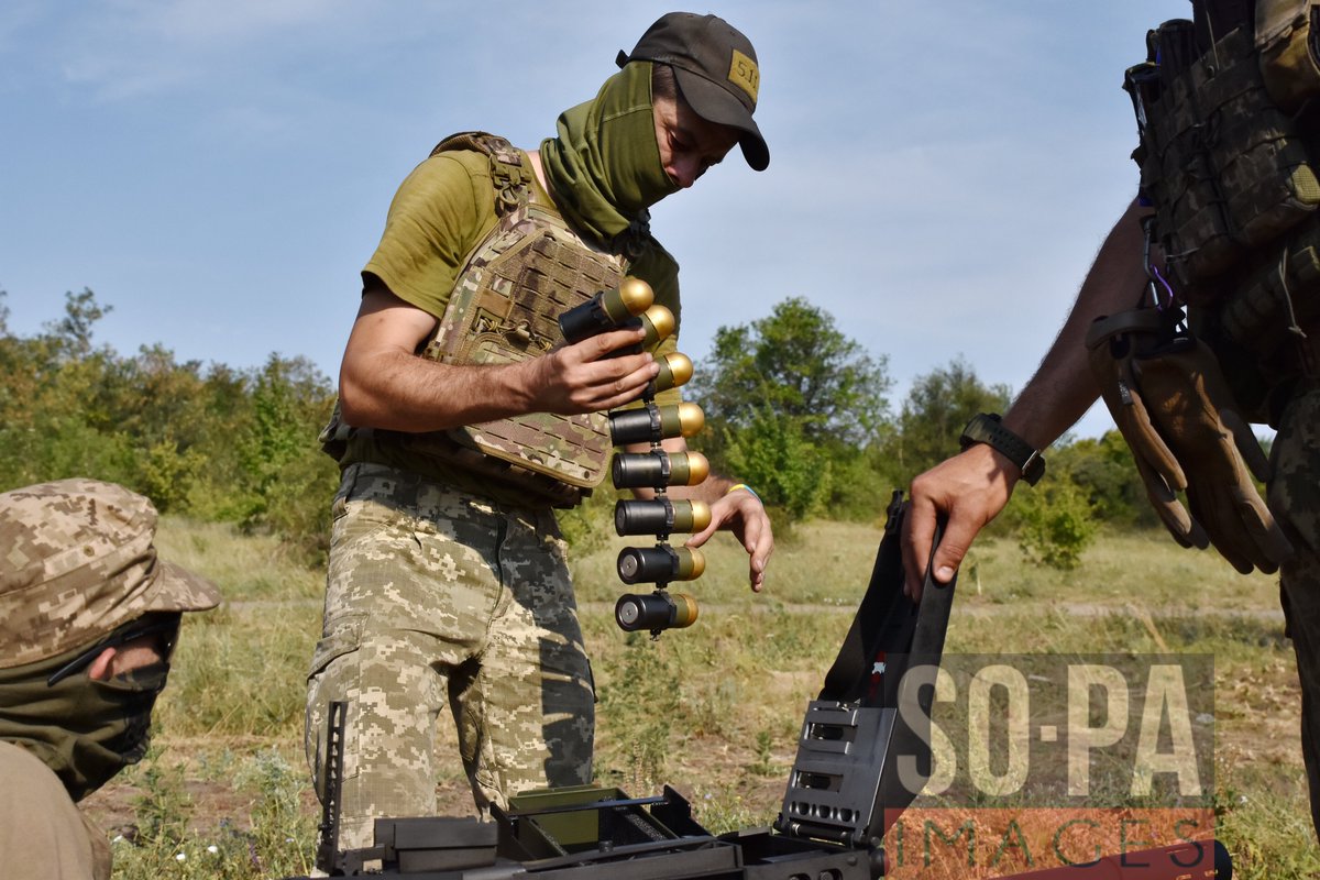 sopaimages's tweet image. Several views of the #Ukrainianserviceman of #141st #Separate #Infantrybrigade seen loading a 19 (Mark 19, #40mm #automaticgrenadelauncher, #USA) during the #military #practices near #Zaporizhzhia, #Ukraine on July 19, 2024. 📷 Andriy Andriyenko for SOPA Images