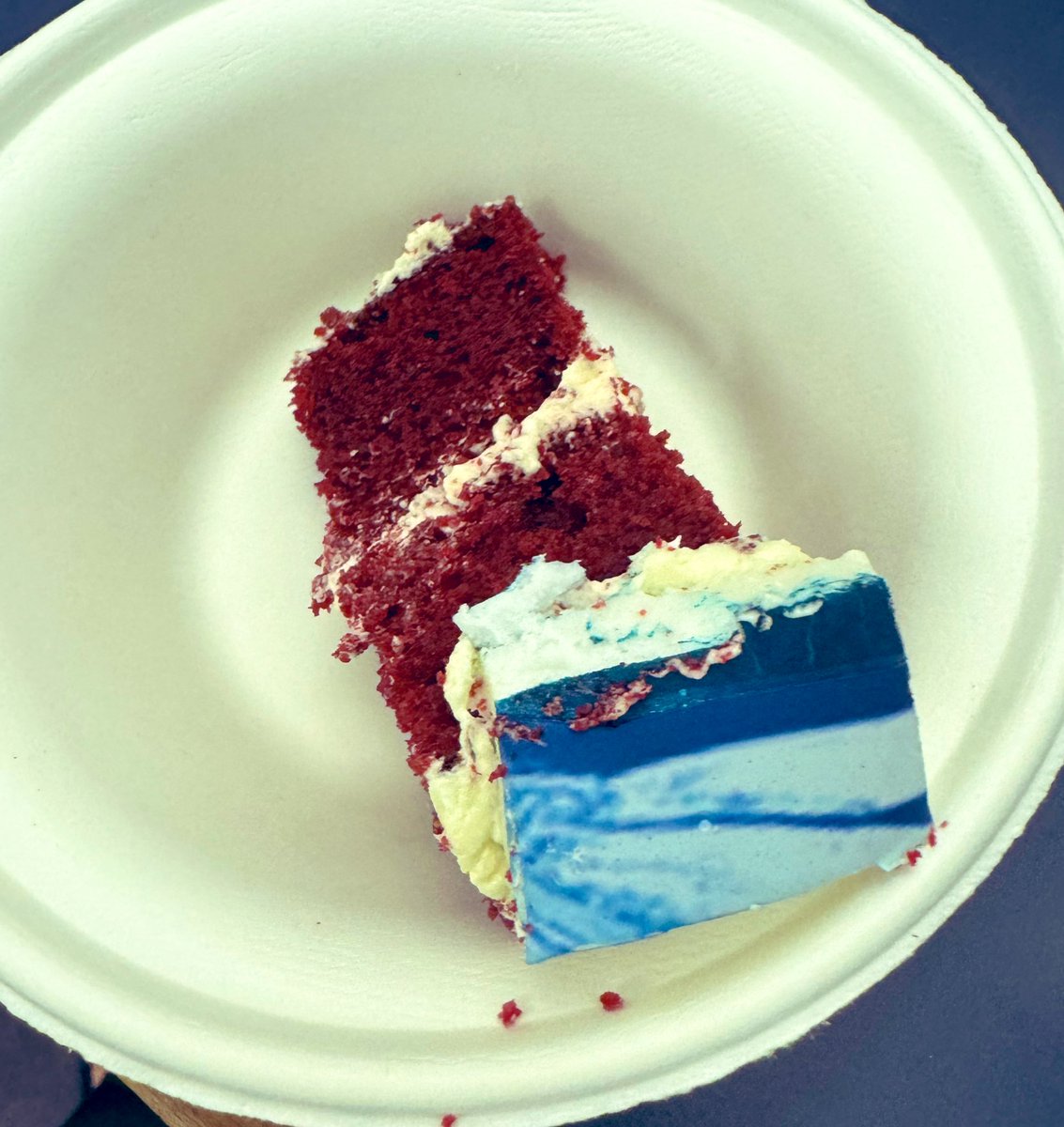 千と千尋の神隠し ロンドン公演100ステ目‼️ 駆け抜けました〜‼️ 改めて…みんな凄い。 ロンドンの地で 各々がどれだけ 踏ん張って闘って  ここまできたか…。 あと一月 心を揃えてお湯沸かしまっせ♨️ 日本からも お気持ち飛ばしてくださいませ！ おいで〜な🫱 お祝い ..., image size:1133x1200