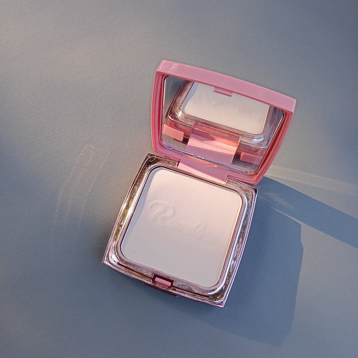 svnshiiinee's tweet photo. TWC 85RIBU YG SERING AKU PAKAI KE ALFA ATAU KEMANAPUN ITU YG BUTUH SAT SET ‼️‼️

Sukaaaa bangettttt #TwoWayCake #makeup https://t.co/mW2lfXY5l9