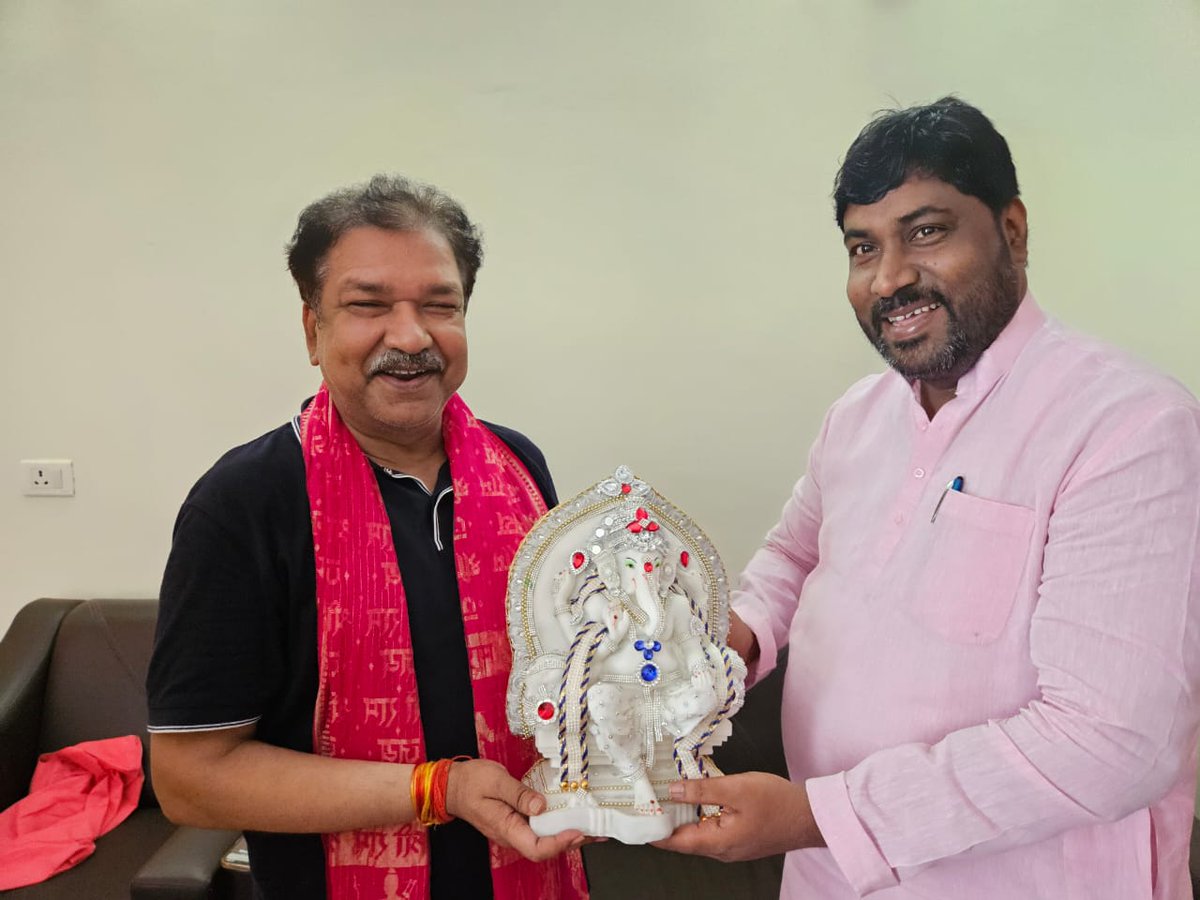 brijkishort's tweet photo. माननीय बिहार विधान परिषद सदस्य और बिहार सरकार के राजस्व एवं भूमि सुधार विभाग के मंत्री @DilipJaiswalBJP जी को बिहार भाजपा का प्रदेश अध्यक्ष बनने पर हार्दिक बधाई और शुभकामनाएं। - हमारे विधानसभा चेनारी के विधायक और पूर्व पंचायत राज मंत्री @murarigautammla जी https://t.co/XxpE6y2vyQ