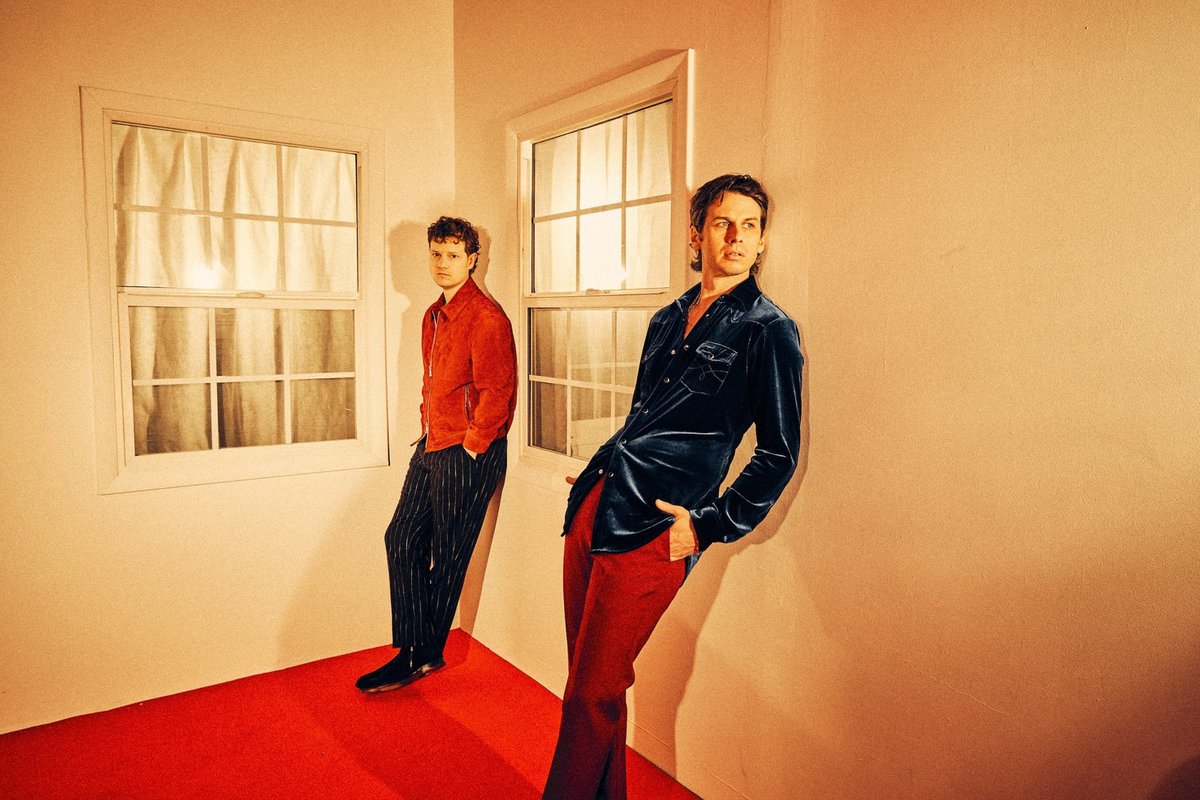 tecoapple's tweet photo. 🎧 Foster the People busca por transformação pessoal e reflete sobre o passado em “Chasing Low Vibrations”.

🔗 https://t.co/MpymhRzTLy https://t.co/g4N0dr0oPj
