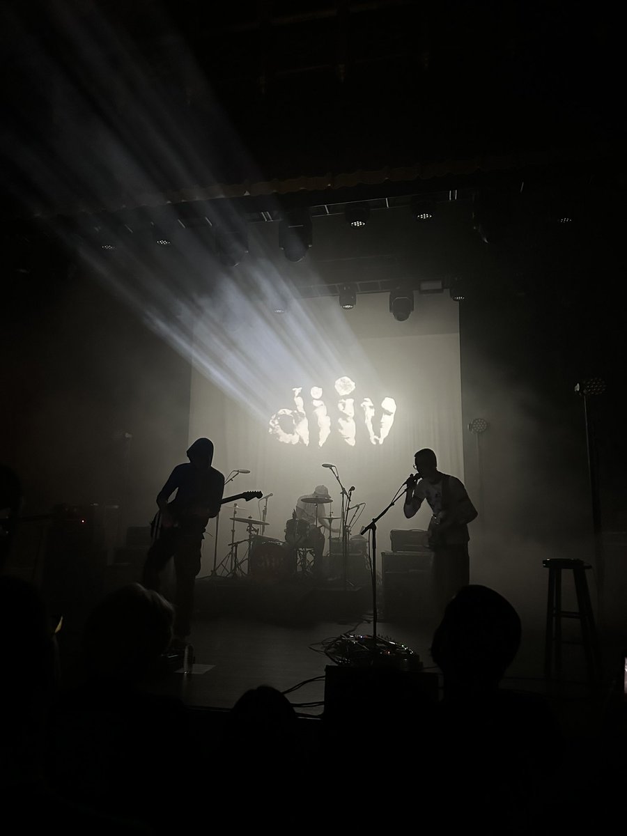 joeyranz's tweet photo. Thank you @DIIV for transporting me to another world tonight. https://t.co/KzMviA4jZl