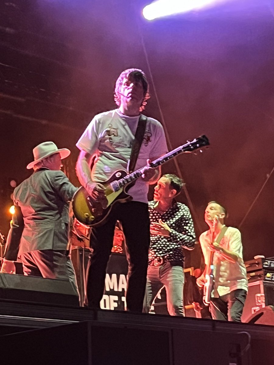 A week since the best homecoming gig with my faves. Plucked up the courage to go right up the front - I couldn’t love a band more ❤️ luckily got 5 more dates to come this year 🥳