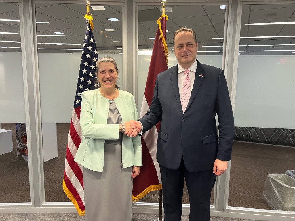 Latvian_MFA's tweet image. .@Latvian_MFA &amp;amp; @USAID have signed the MoU on promoting digital transformation in partner countries. 🇱🇻🤝🇺🇸
 
The MoU promotes closer 🇱🇻🇺🇸 cooperation by providing digitalisation support to partner countries particularly in the EU 🇪🇺 Eastern Partnership, Central Asia &amp;amp; Africa.…