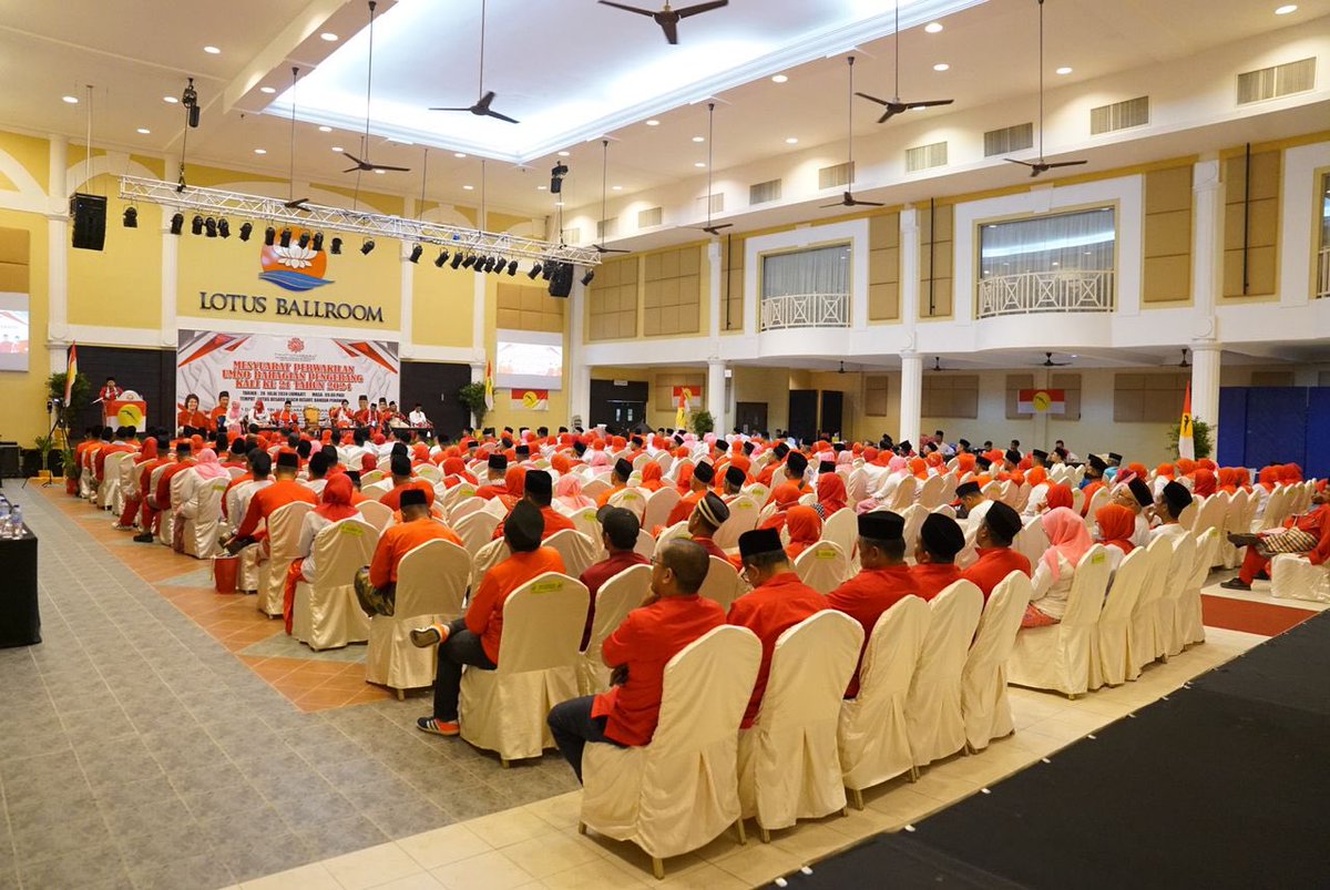 ahmadmaslan's tweet photo. Merasmikan Mesyuarat Perwakilan #UMNO Bhg #Pengerang di #Desaru pada pagi Jumaat 28/7/24.

Saya jelaskan ttg isu-isu politik semasa, ttg PRK #KualaKubuBaru, #SungaiBakap &amp; #Nenggiri.

Saya sebut mari bersama mendoakan DS Najib #BossKu, Presiden DS @DrZahidHamidi &amp; perjuangan ini. https://t.co/3xrvnjk5o6