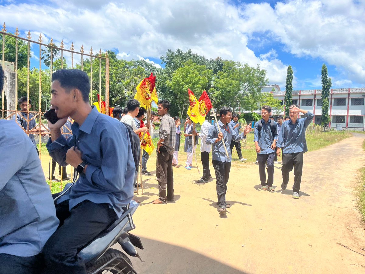 tisftipra's tweet image. Glimpse of the #TISF Khowai unit&apos;s flags affixing program at D.D.M.C., we stand united in our pursuit of empowerment and progress of the indigenous students. 

#StandForUnity 

#BubagraLongLive 
#TISFLongLive
