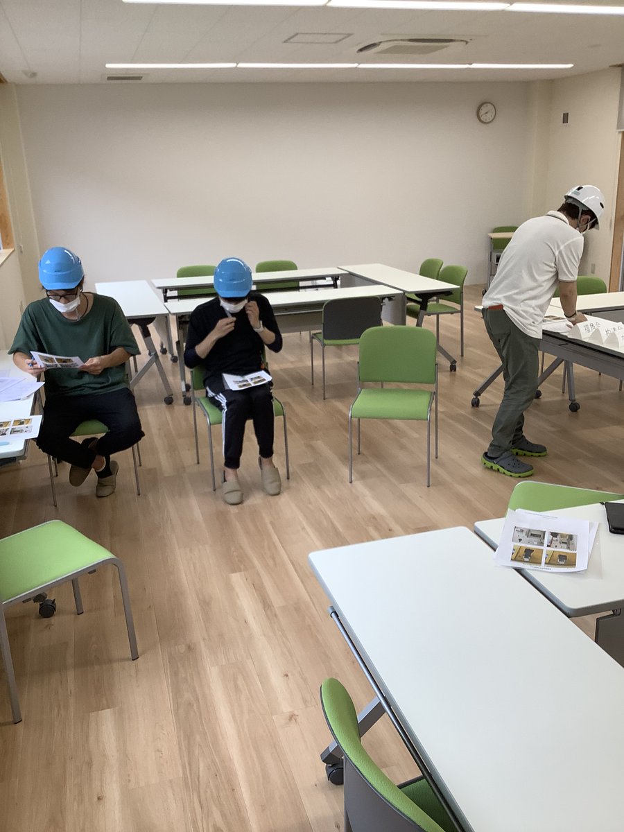 eboshi5555's tweet photo. 通報訓練中。確認作業訓練をしています。
正しい情報を収集し、行動指示を出す訓練を大切にしたいですね。 https://t.co/p35hlLfpy3