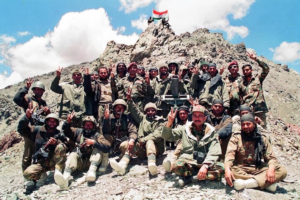 MeherRamesh's tweet photo. Our Indian flag 🇮🇳 does not fly because the wind moves it. It flies with the last breath of each soldier who died protecting it. A day to remember and salute our soldiers who laid down their lives fighting for us
Jai Hind 🇮🇳 ✊🏻
#KargilVijayDiwasRajatJayanti
#25YearsOfGlory #25YearsofKargilVijay