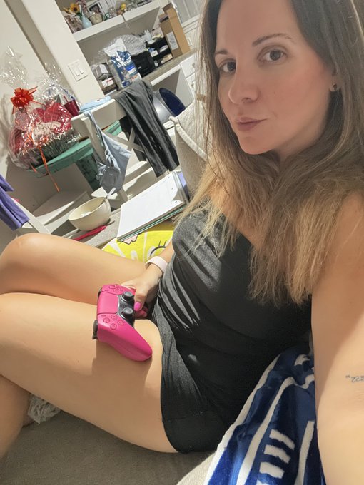 Home from the party I stayed out past my bedtime 🤣 https://t.co/8xlBa49lN4