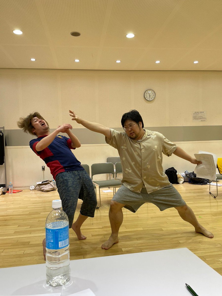 hyunk71_act's tweet photo. #真・バトルサウナー

本日は稽古オフ🛀

稽古場写真が全てダイナミック　笑
ご予約お待ちしております🙇‍♂️

🎪当日精算のご予約🎫
👉 https://t.co/MNGktTDe10

💻配信でのご視聴
👉 https://t.co/BPf4wRAX3K
※アンケートで「キムヒョンシク」を選択ください

#サウナ
#銭湯
#サ劇
#レティクル座 https://t.co/7aI3GwowRr