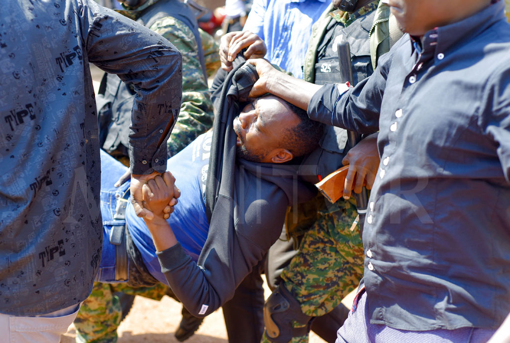 DailyMonitor's tweet photo. UPDATE: "The US is concerned by the arrest of over 90 Ugandan citizens peacefully demonstrating against corruption and commends the courage of the media to ensure the Ugandan public stays informed. We urge that any allegations of individuals assaulted in detention be investigated and perpetrators be held accountable," US Mission Uganda. #MonitorUpdates