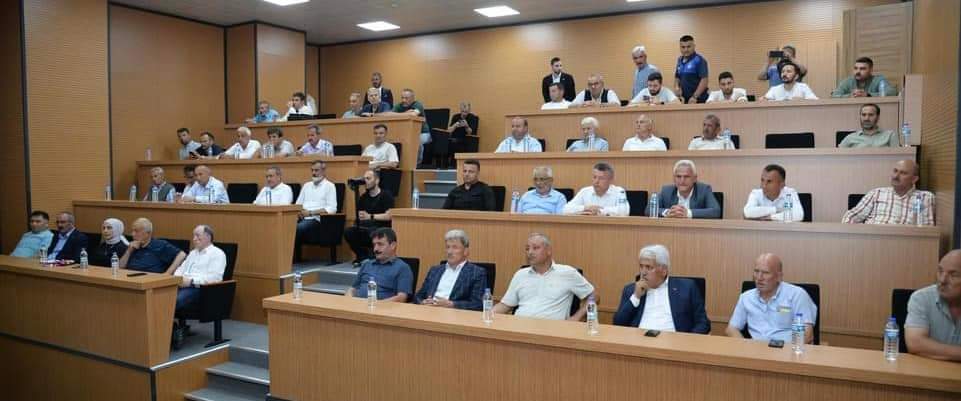 📌MUHTARLARLA BULUŞTUK
📍Trabzon Büyükşehir Belediye Başkanımız Sn.Ahmet Metin Genç, Belediye Başkanımız Sn. Refik Kurukız ve İlçe başkanlarımızın katılımıyla Mahalle Muhtarlarımızla istişare ve değerlerdirme toplantısı yapıldı.