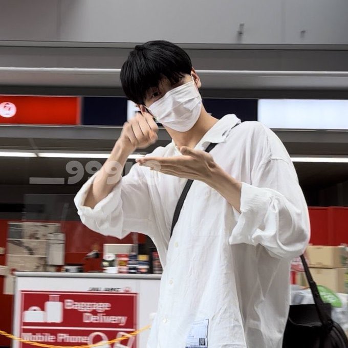 almilkbun's tweet photo. น่ารักจังㅠㅠ ปีที่แล้วกับปีนี้สถานที่เดิมละก็ถามเหมือนเดิมเลย กินข้าวยังคับ~? https://t.co/bAuA8hF2Ly