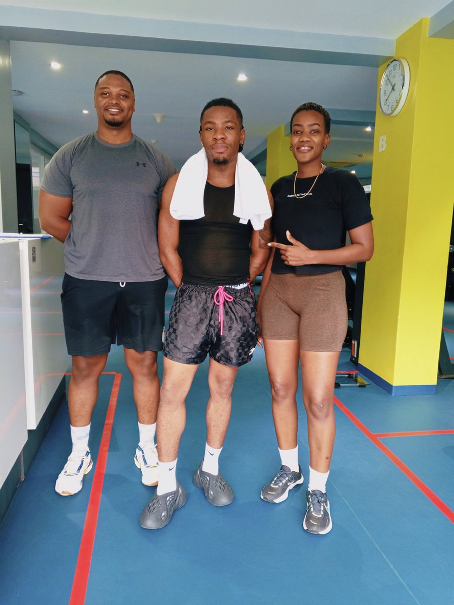 MissHazzybaby's tweet photo. Straight off his flight to the gym @Joeboy 💪🏾 @SkyzHotel https://t.co/4AMBhgVTgH