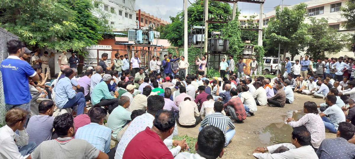 kailash_asp's tweet image. उदयपुर चक्का जाम की तैयारी 

भीम आर्मी आजाद समाज पार्टी मैदान में ,भीम आर्मी आजाद समाज पार्टी की पूरी टीम,
IT CELL पूर्व प्रदेश सह संयोजक @MahendraAtal20 जी धरना स्थल पर मौजूद है  ।
@BhimArmyChief