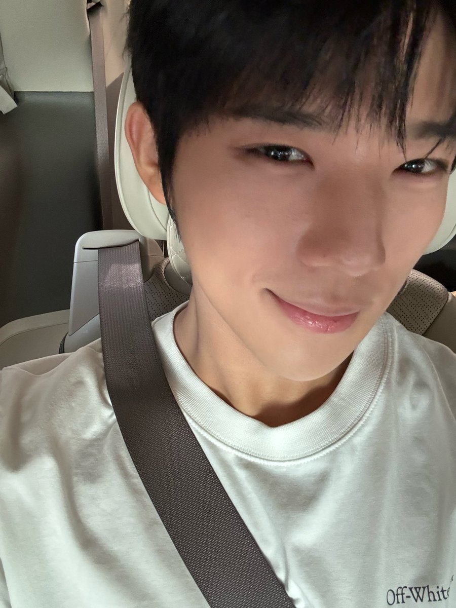 jorigara's tweet photo. 이건아니야 얼굴보니까 하나도 안더워요….. https://t.co/UIRVbnEHbd