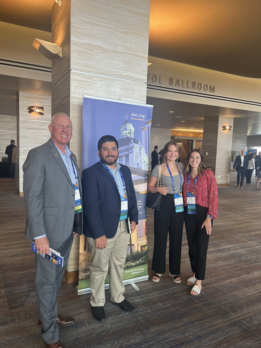 RepHartsook's tweet photo. It was great meeting three outstanding Daniel’s Fund Scholars at the ALEC conference. They are working on education and finance papers.
#copolitics #coleg #cologop #hd44 #parkercolorado #conservative #republican #alec #danielsfund https://t.co/1GEuGWeERc