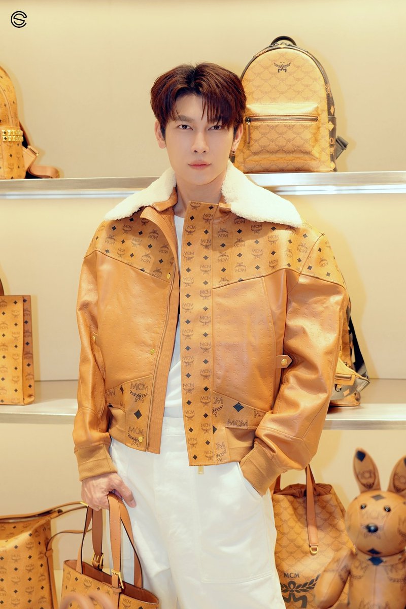 SolSkipperCo's tweet photo. เก็บตกความเฉิดฉายของบอสมิว ในลุคหนุ่มหล่อ MCM 

MEW X MCM PRESS DAY

@MSuppasit @mcmthailand @MCMtweets 
#MunichToMarsxMew 
#MCMThailand 
#MCMAW24 
#MewSuppasit https://t.co/bKSIPdOxCo
