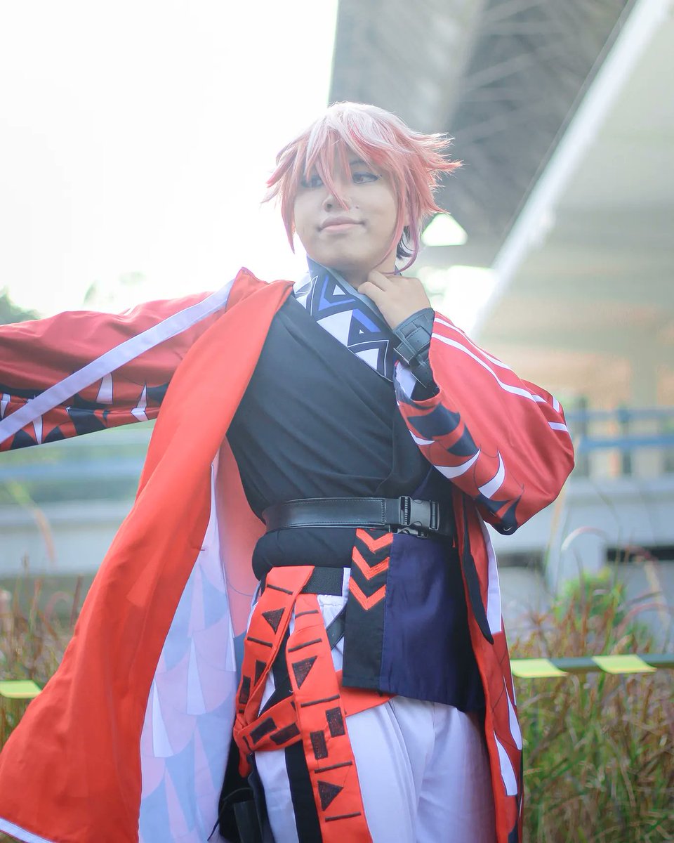 jyxrei's tweet photo. 🌈🕒 cos / 🦉🎻
ダズ様‼️✨️
#セラフダズルガーデン #セラフレーム #にじさんじ #コスプレ #Impactnation https://t.co/QtAyrZjtQc