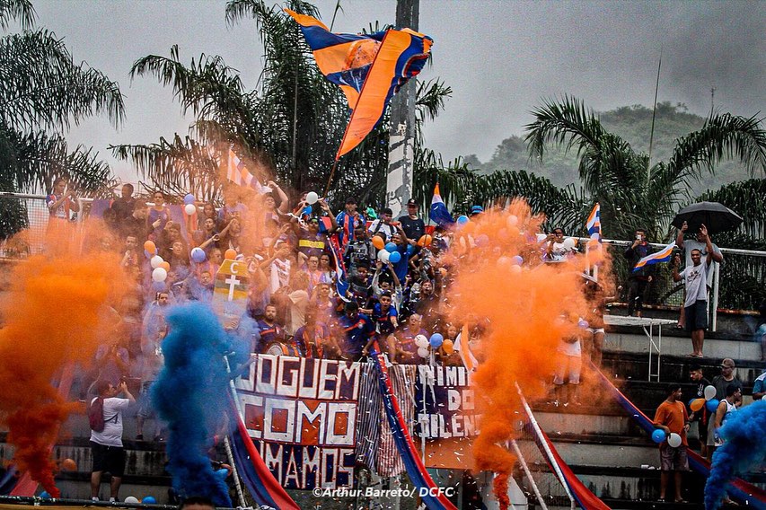 VOCÊ LEMBRA DO DUQUE DE CAXIAS NA SÉRIE B?

O Duque está classificado para as semis da A2 e sonha em voltar para a Série A do Cariocão!  

Porém, muitos lembram do Tricolor da Baixada jogando a Série B do Brasileiro por três temporadas seguidas. Esse é um dos maiores feitos entre