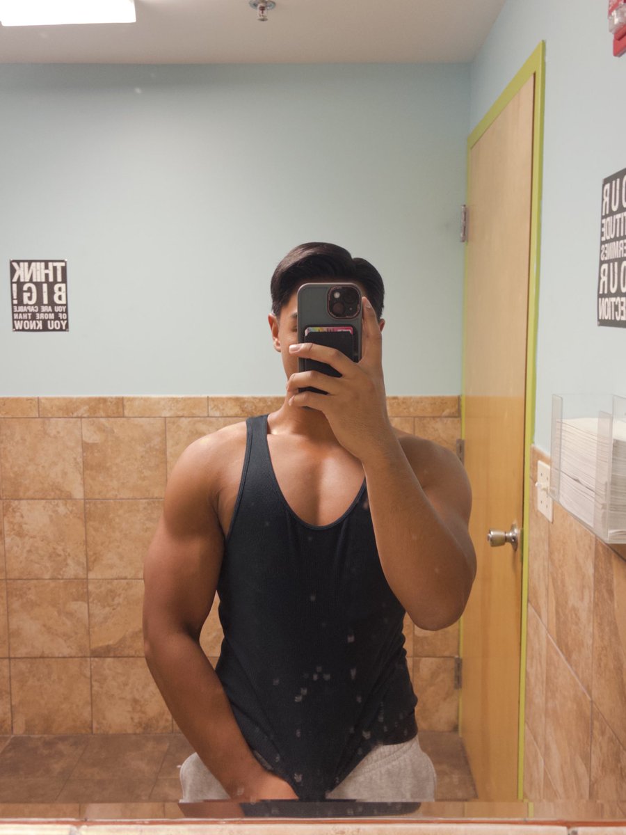 brandoff's tweet photo. workout routine is half gym, half moving maximum assist patients by myself https://t.co/n0nyZPBwlV