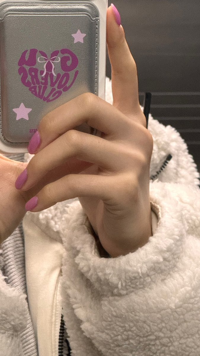 forGYUday's tweet photo. ⭑ Event

- 맥세이프 카드지갑

플라워샵에 방문하신 후, 푸신 덕력고사와 함께
해시태그를 통해 후기를 남겨주시는 분들에 한해
맥세이프 카드지갑을 네 분에게 보내드립니다🩷 https://t.co/6C35BCbYxe