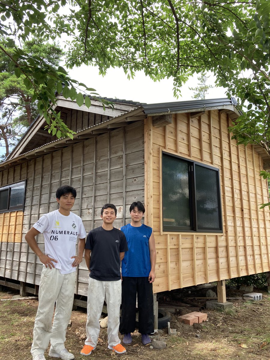dakara_sado's tweet photo. 佐渡住吉神社さまの能舞台壁面修復工事も無事完成しました！
昨年の鳥居工事に続きありがとうございました。
夏休み前、前期の実習も順調に完成しております♪

#伝統文化と環境福祉の専門学校 #宮大工 #大工 #sado #佐渡 #新潟 #専門学校 https://t.co/bLfpUn7Jr1