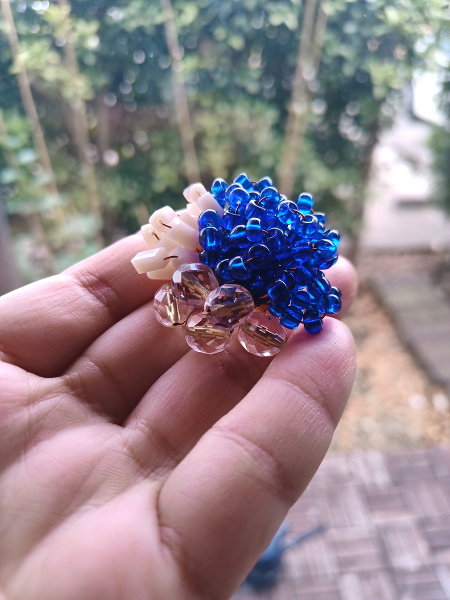 eno14830744's tweet photo. ひさびさにブローチを作ってみました✨

#enodesign 
#ハンドメイド作家 
#ビーズのブローチ https://t.co/LExxrM0HtO