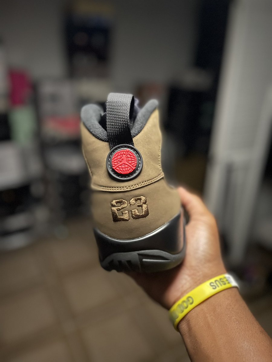 Nothinbutjays's tweet photo. I remember when a lot of people didn’t like Air Jordan 9 Olive…… What yall think? Yall excited about these re-release?
#JUMPMAN #nike #retro9 #IX #jordandepot #sneakers #jordancollector #jordancollection #swoosh #jordanbrand #jordan9s #sneakerhead #sneakerfiles #airjordan https://t.co/0bYosvO39Z