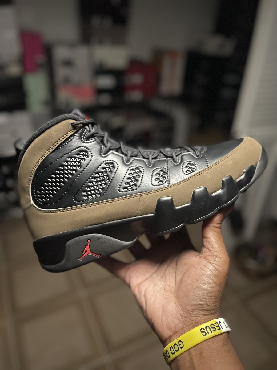 Nothinbutjays's tweet photo. I remember when a lot of people didn’t like Air Jordan 9 Olive…… What yall think? Yall excited about these re-release?
#JUMPMAN #nike #retro9 #IX #jordandepot #sneakers #jordancollector #jordancollection #swoosh #jordanbrand #jordan9s #sneakerhead #sneakerfiles #airjordan https://t.co/0bYosvO39Z