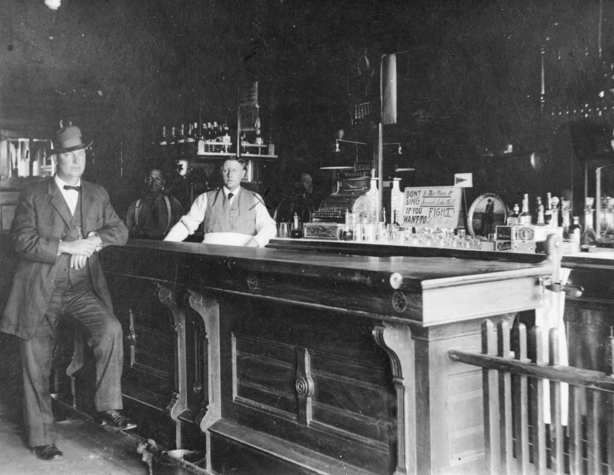 ProvArchivesSK's tweet photo. This photo of the bar in Raymore is undated (R-A20641). One can assume, however, that it was taken before July 1, 1915. Why? On July 1, 1915, Prohibition was introduced in SK and all bars were closed. SK remained dry until 1924 but bars were only allowed to operate again in 1935. https://t.co/I02P4kWkD5