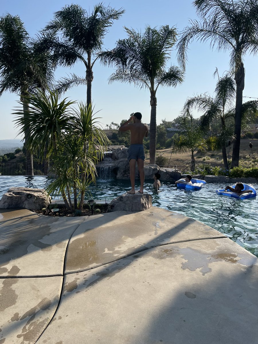 Tim Cook tweet media