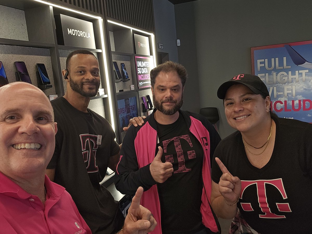 GGuerra305's tweet photo. Spent the day visiting T1 Palm Beach South district SM @em_martinez9 focus stores to share sales tools and best practices to help MEs show their customers All the benefits P360 offers! #Ready2Win @pattyc101 @OJP305 @jorge_alvarez33 https://t.co/WQ0SurD0o1