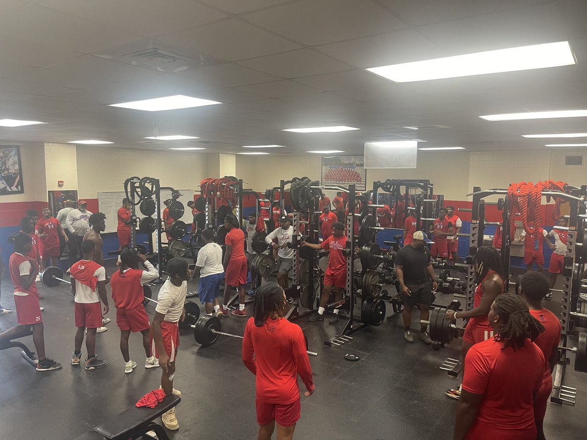 NoxubeeFB's tweet photo. Season just around the cornerโฆbetter zoom in cause we WORKING ๐ช๐พโผ๏ธ๐ฏ
#Strivefor6
#DaCounty
#MastersofourFate
#CaptainsofourSoul https://t.co/LYRBTQLnOP