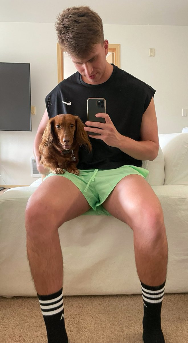 Jefbrboi's tweet photo. Bb Milo 🐾💚

#dogdad #bratsummer #cuteoutfit #gay #THICK #ThighThursday https://t.co/8cYMd6BXE8