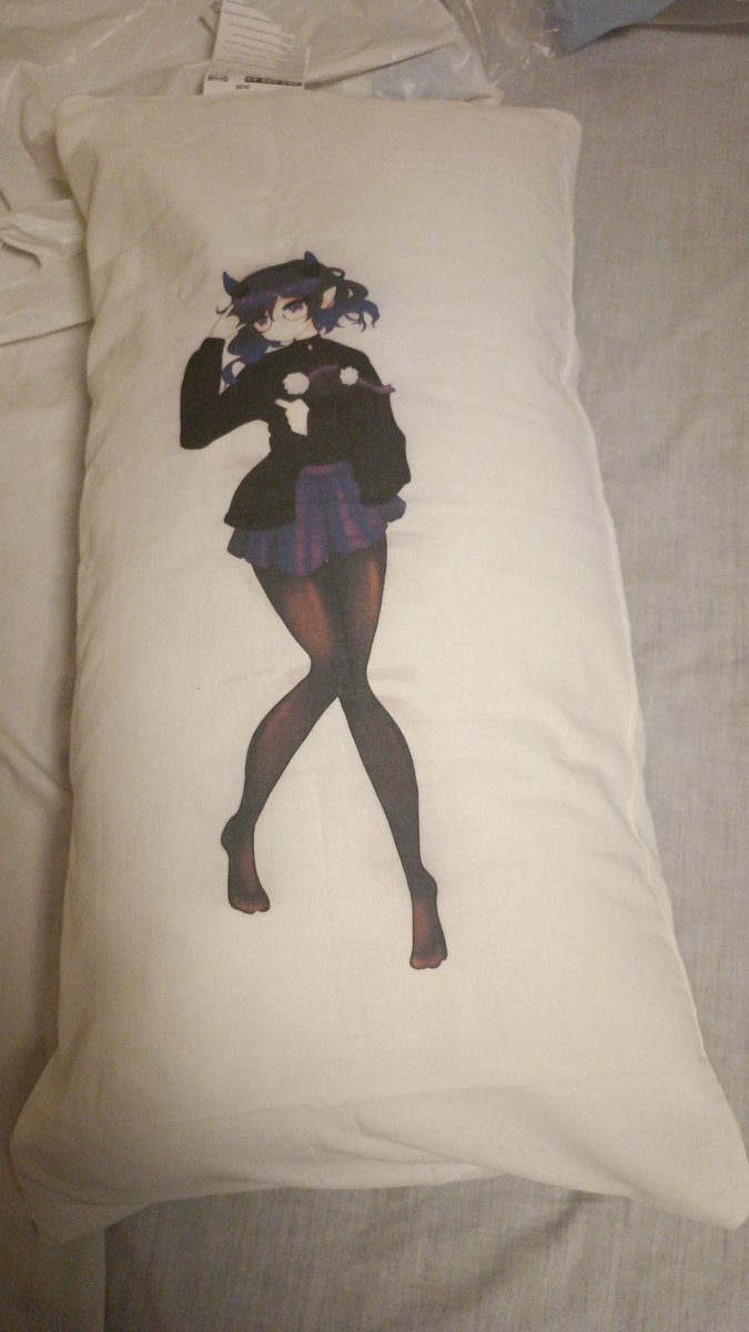 Duber_VT's tweet photo. Weno lo de la lampara con ventilador fue un buen regalo de mis hermanas pero lo de mis amigos se pasaron la vida Jajsjsjsj https://t.co/mvQmJh9qyB