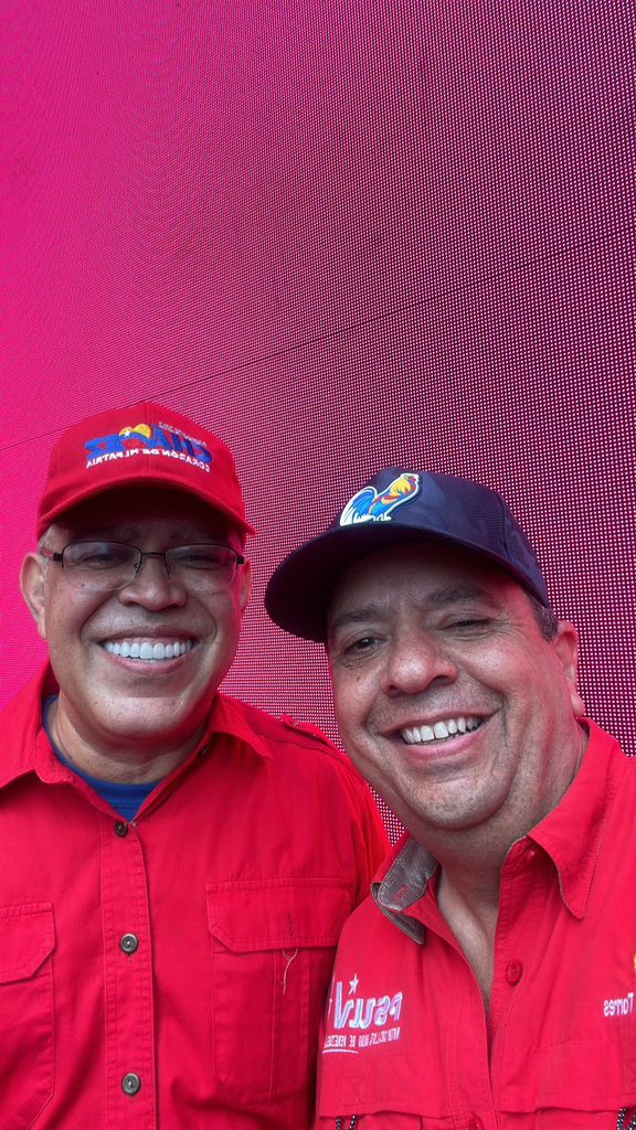Compañeros de lucha, hermanos de vida, abrazados en la lealtad profunda al Gigante Chávez y a su hijo, nuestro Gallo Pinto <a href="/NicolasMaduro/">Nicolás Maduro</a>. 

Una vez más haciendo historia con este pueblo heroico, alegre y lleno de esperanza.

El #28J es día de #VictoriaPopular 

#MaduroPresidente