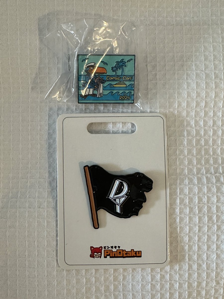 HotBox_009's tweet image. Got my @DisTrackers pin!