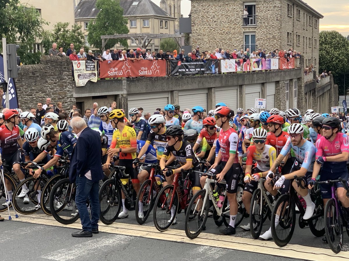 phgosselin's tweet photo. #Remparts #Circuit #SaintLô
Une nouvelle fois, magnifique édition du Circuit des Remparts de @villedesaintlo qui a réjoui un public venu en nombre.
Une 52e édition remportée par Florentin Lecamus-Lambert et le #Supermanchot par Julien #Jamot.
Bravo à ces champions!:-) https://t.co/LEJ3utCV4i