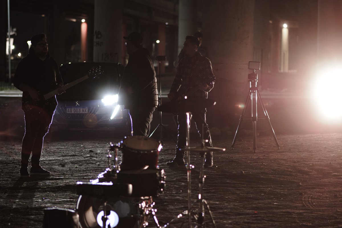 Cith_Oficial's tweet photo. Backstage del rodaje de "Huyendo de Mi"
🎥Producción: Diego Campos en @groovehistorias
📸Fotografía BS: Fede Barile
Se viene el final del Pragmaverso!
.
#Cith #Rodaje #Videoclip #Backstage #Video #Filmacion #Produccion #Cordoba #Argentina #Arte #Pic #Photo #Foto #Rock #RockBand https://t.co/3rN3MHubls