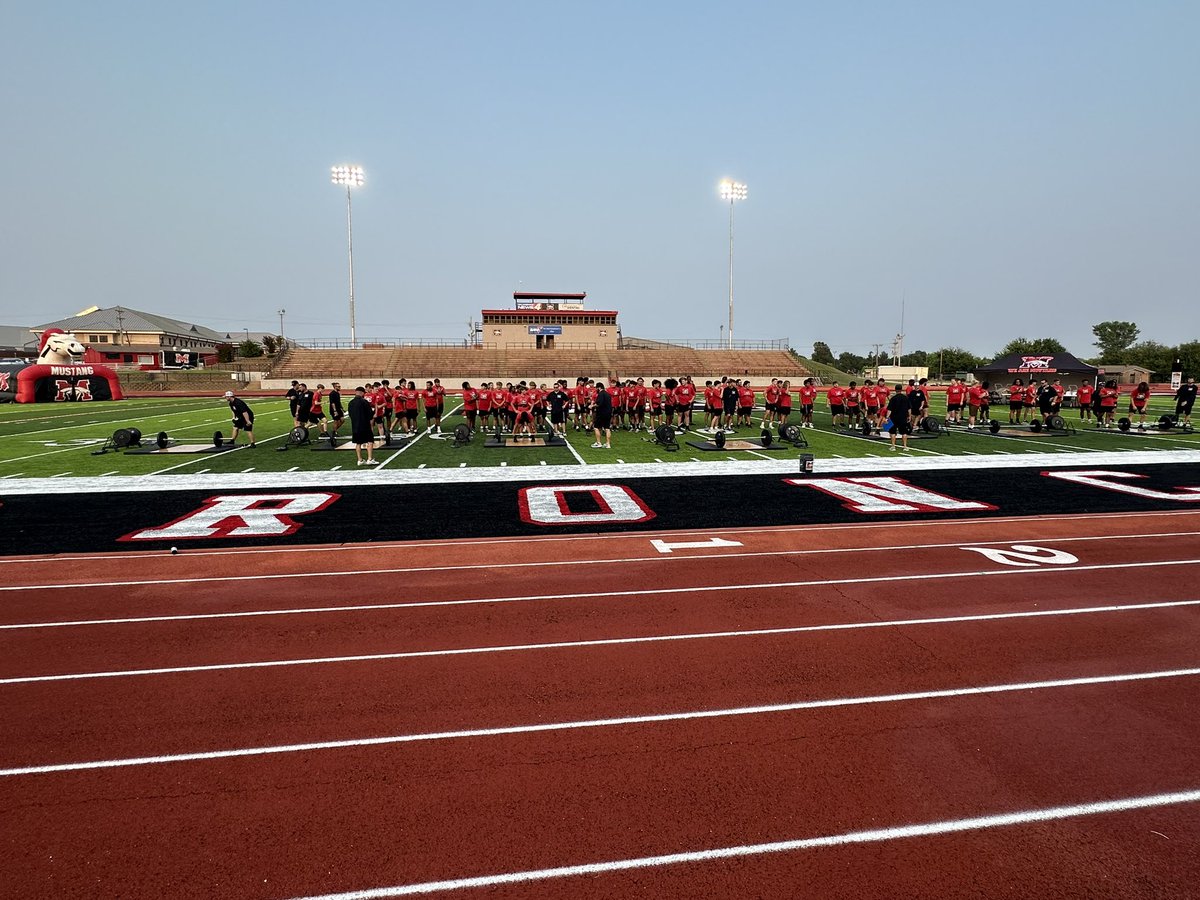MHSBroncoSports's tweet photo. #Horsepower Great night tonight
@1BroncoFootball!

#GoBroncos https://t.co/tAB2EY9Xxt