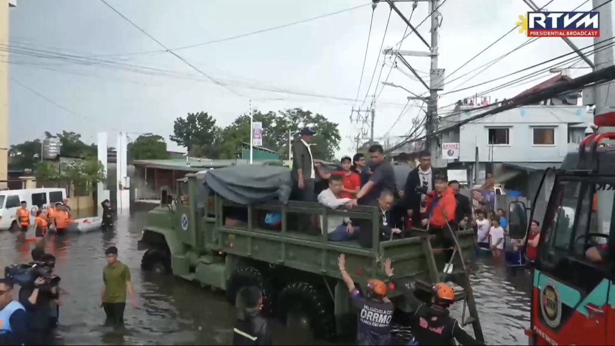 maltiq's tweet photo. Bakit trinatrato ang tao ng ganito? Welcome to #BagongPilipino. Bakit ang lider ganito mag ocular? Welcome to #BagongPilipinas. https://t.co/xMy9WMM6mU