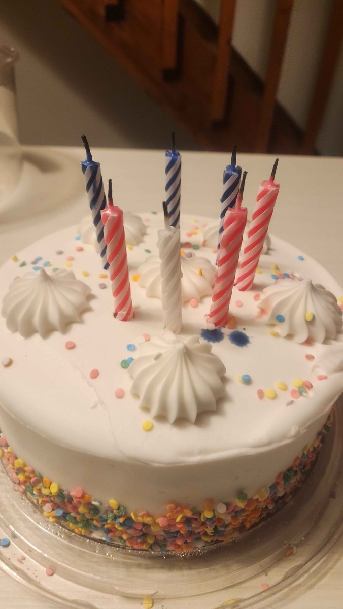 Bestest Husband in the world <a href="/COMBowsette/">Matt Chats</a>  got me a surprise birthday cake! i am the happiest girl in the world  🥰

#birthdaygirl #birthday #BirthdayCelebration