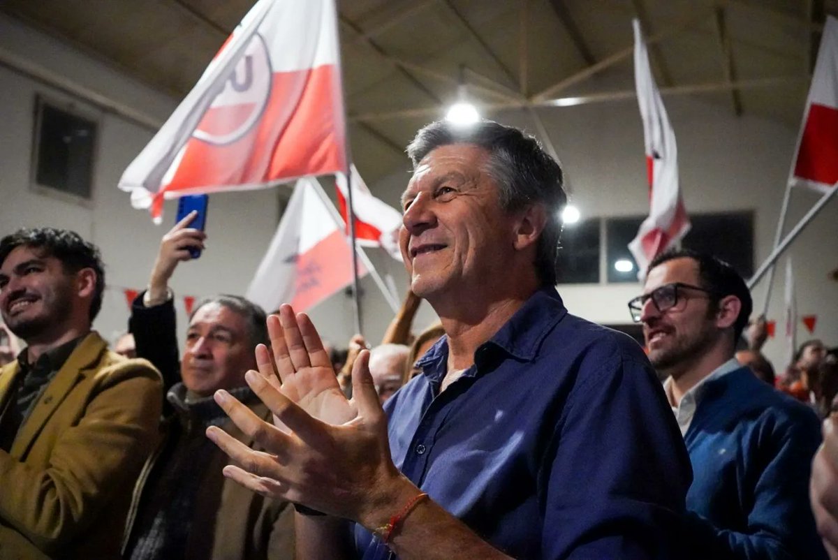 gustamenna's tweet photo. Le deseo mucho éxito a Victoriano Eraso Parodi, a quien acompañé hoy por la tarde en su asunción como presidente de la UCR de Trelew, en un acto muy concurrido. 

Extiendo mis felicitaciones y deseos de éxitos a Gerardo Merino, que fue proclamado delegado de Trelew para el Comité Provincia, así como a Florencia Rossi en el mismo rol, a Edith Terenzi como convencional, y a todo el equipo en este nuevo desafío para seguir fortaleciendo al partido en Chubut.