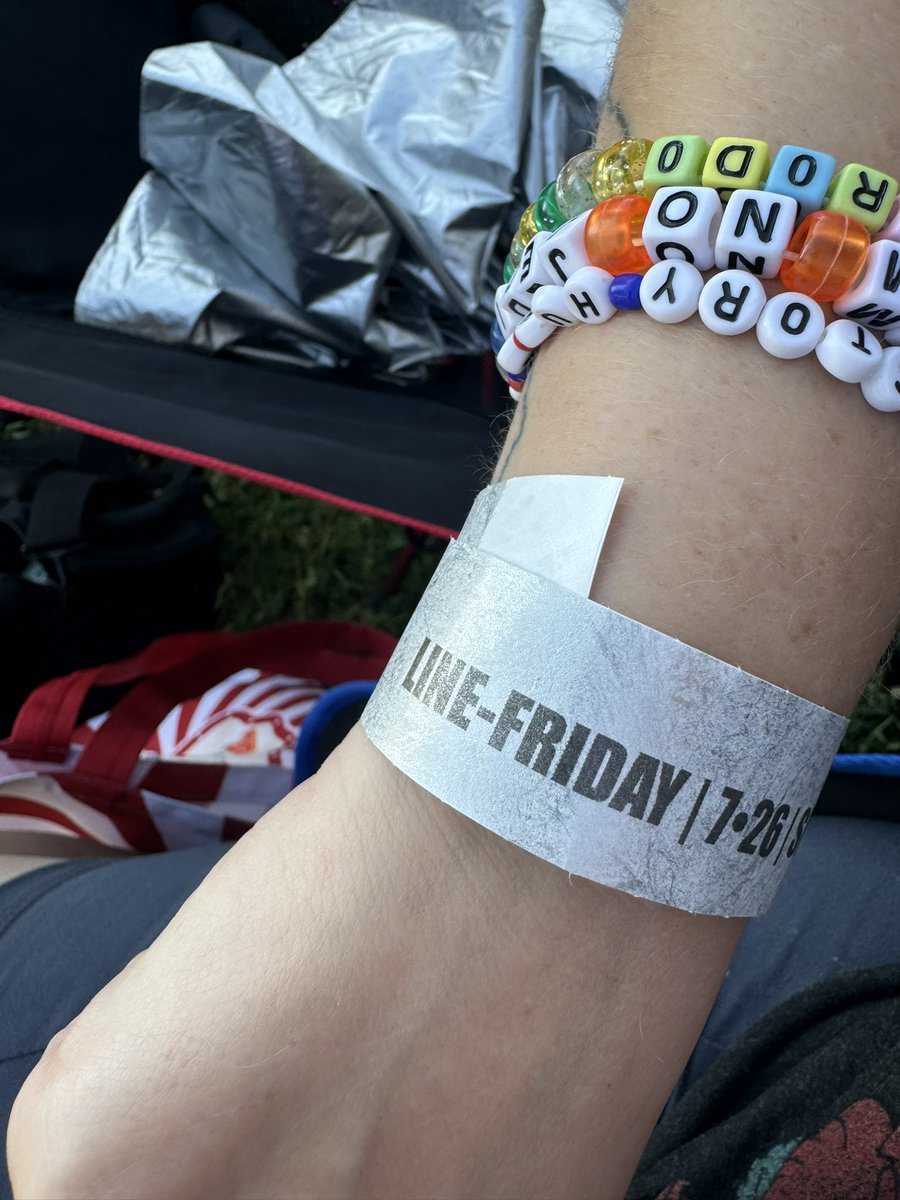 MatalieWatson's tweet photo. .@HallHLine the pre-wristband wristbands that were mentioned in the program but line staff said they weren’t giving out have been given out https://t.co/Jq89CgnKD7
