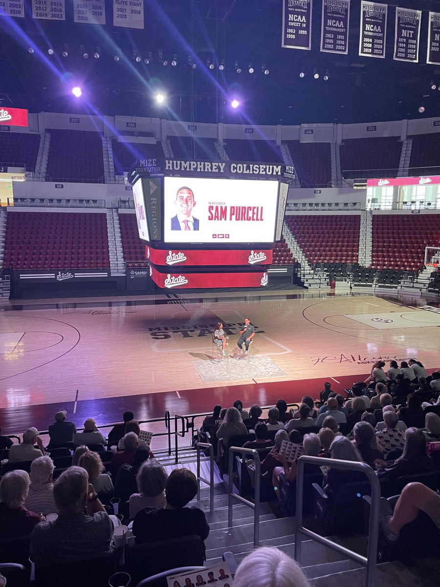 JohnRDickerson's tweet photo. Wonderful time at the ⁦@HailStateWBK⁩ Season Ticket Holder Event! Enjoyed hearing from the players and ⁦@SamPurcellMSU⁩! Great job ⁦@jimy_wjy⁩! Excited about the season. #OwnIt https://t.co/I0PTRVkdT8