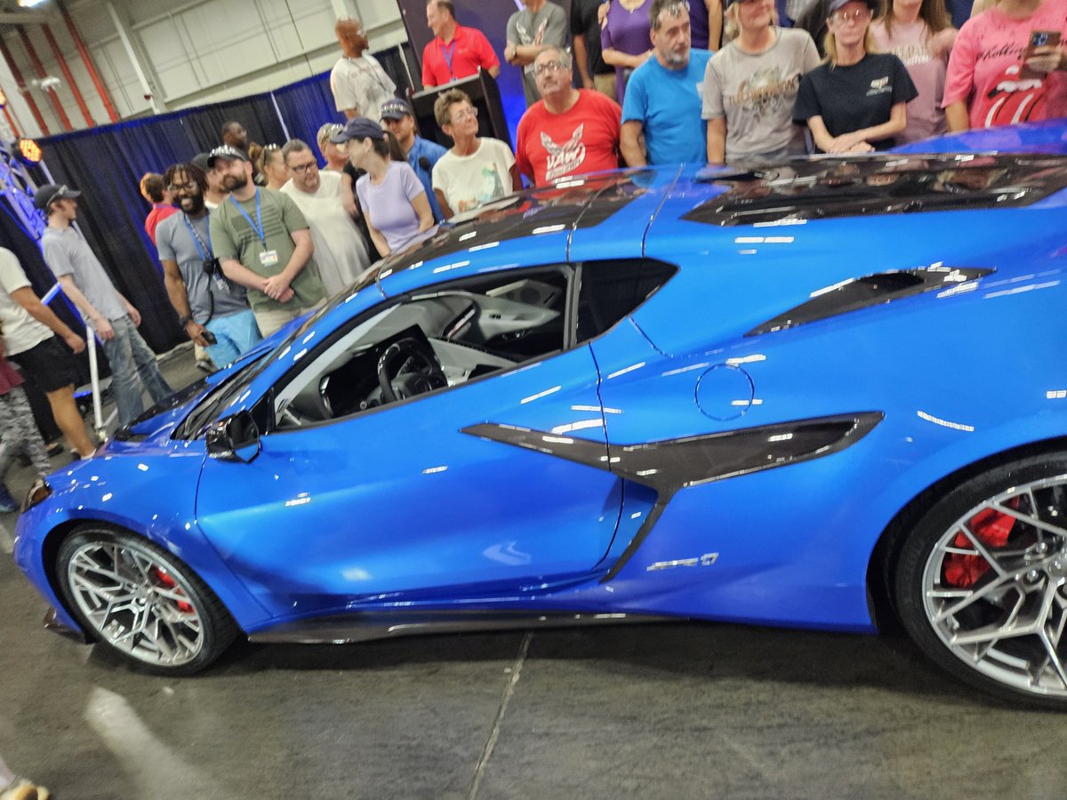 zbot007's tweet image. World... The Chevrolet Corvette ZR1... 

Made at the General Motors Bowling Green Assembly plant, Bowling Green, Kentucky. 

#IWorkForGM #Corvette #ZR1