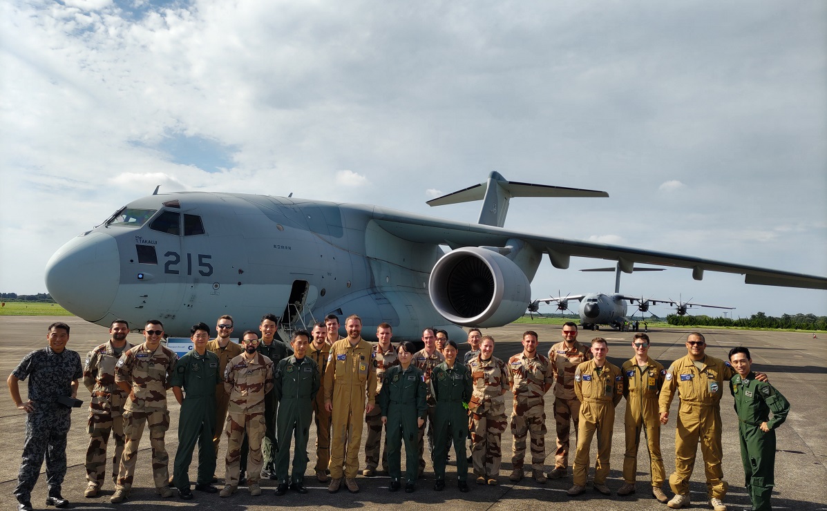 asc_jasdf_e's tweet photo. @Armee_de_lair A400M and A330 MRTT arrived at Hyakuri Air Base, @SpainAirForce A400M arrived at Chitose Air Base on 19 July during #PacificSkies .#ASC Airmen with C-2 and #FASF #SPAF crews discussed features of each other’s aircrafts and deepened mutual understanding. https://t.co/nPnqNseo5S