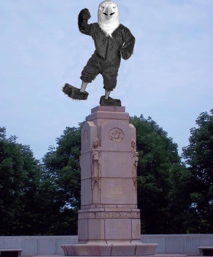 Chicago_History's tweet photo. Look who finally got the Chicago statue they deserved! #EagleMan 👈
#ChicagoHistory ☑️ https://t.co/wsgwQBqNvu