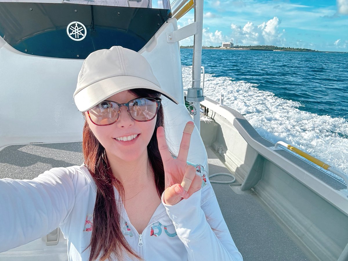 Honami_Okamura's tweet photo. この夏は #宮古島 へ一人旅😂
ウミガメと泳げたり、ラッキーなことに冬場しか行けないポイントで潜れたりと感動の連続✨

他にも原付で島内を周り、サトウキビ畑の真ん中で迷子になったり、訳あって下地島(離島)から帰れなくなり人生初ヒッチハイクをしたり😂
またインスタに投稿します！

#ダイビング https://t.co/M5In4HNKXr